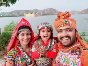 couple travel bloggers india, shubh journey biography in hindi,,